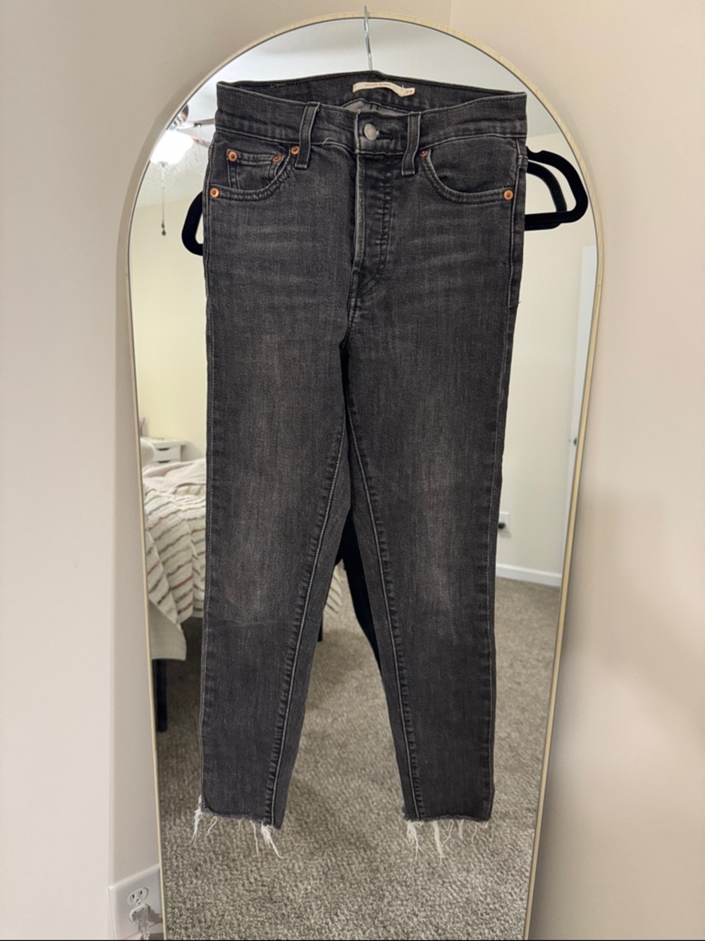 Levi Strauss Women’s 25 Wedgie Black Skinny Jeans